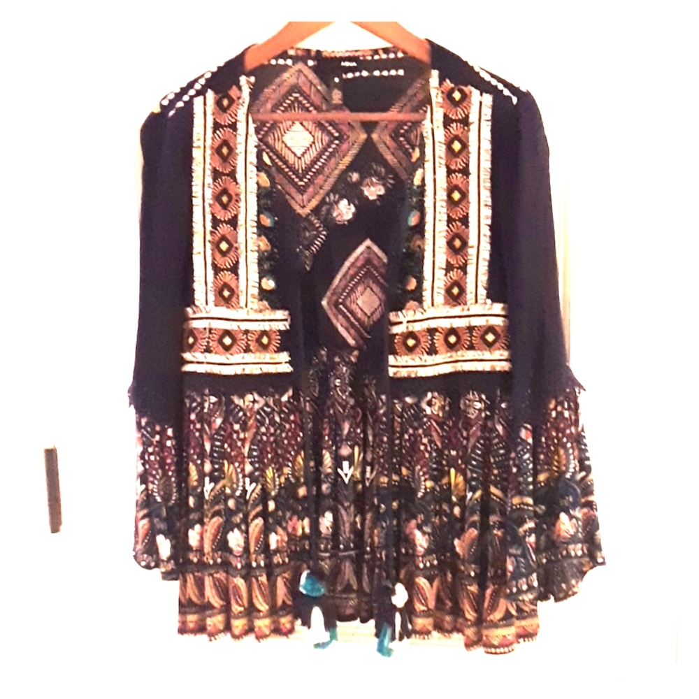 Gorgeous, Boho embroidered kimono-style open top.